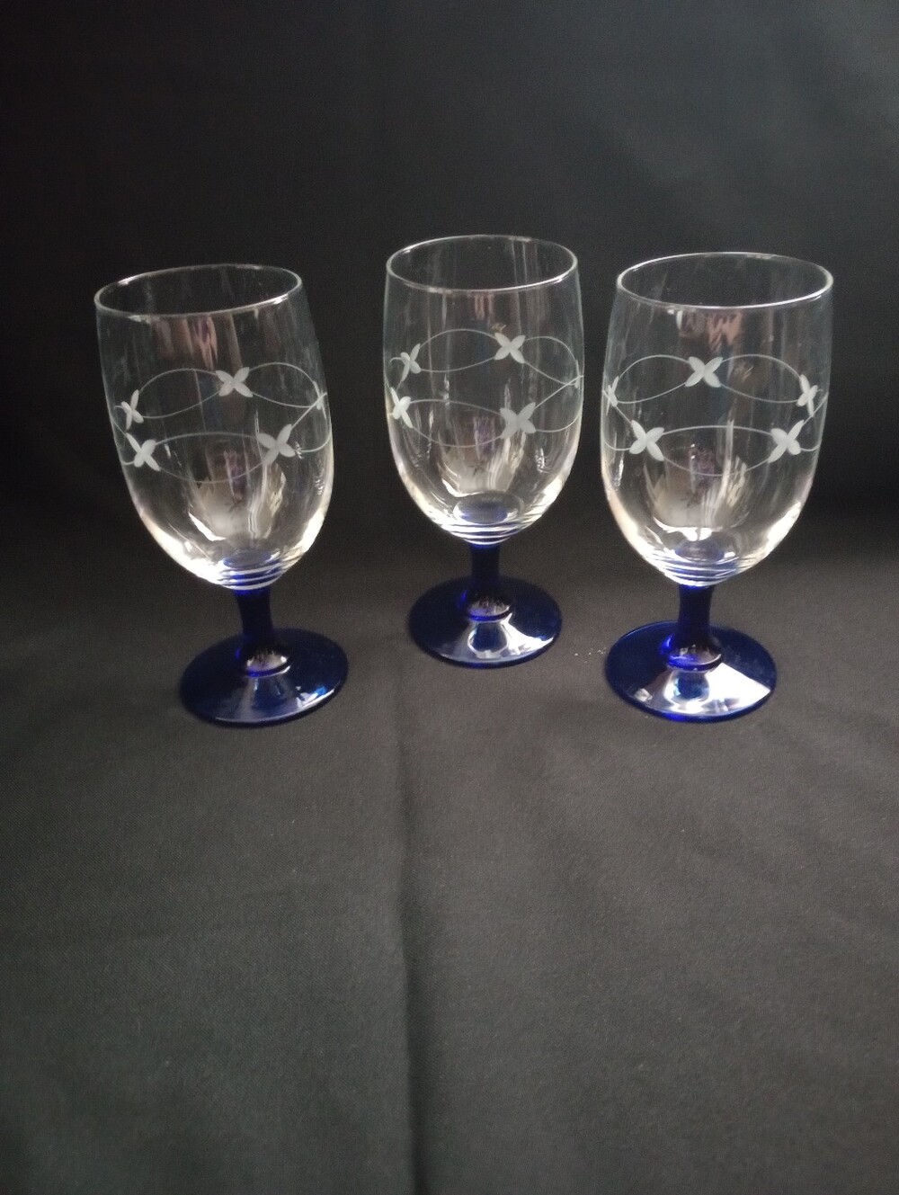 3 Princess House Contemporary Elegance Blue Etched Crystal Water/ Wine Goblets